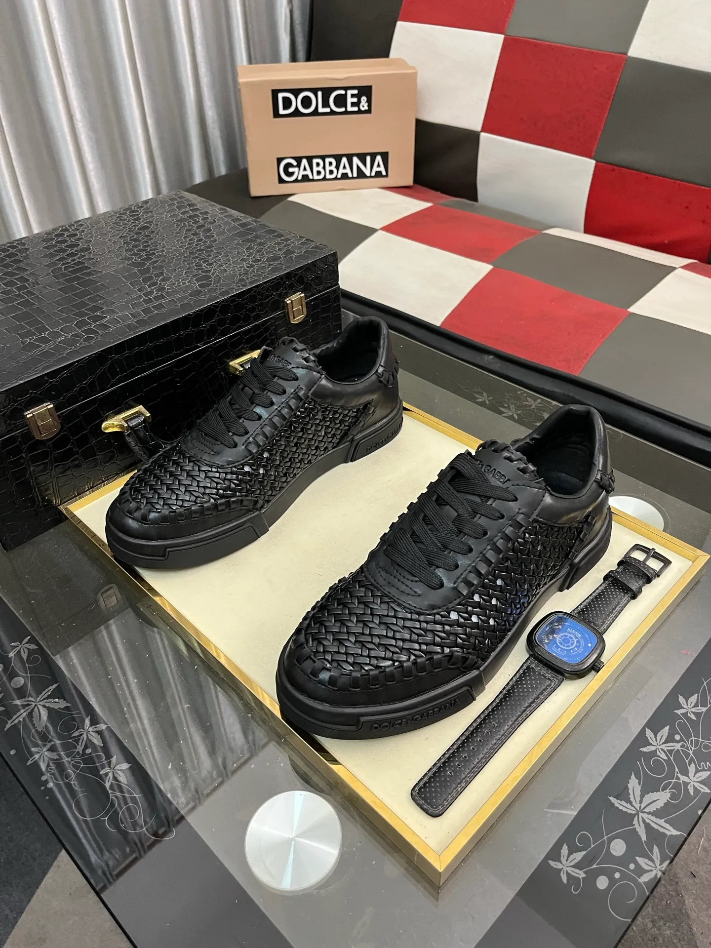 Men's shoes 💰458⌚️⌚️DG's latest popular casual shoes 🔥🔥, the tongue has the brand's iconic details, and the combination of silk cowhide and cow suede enhances the style. Fashionable and versatile, it can complement any look. Create an exquisite design with unique dynamic vitality and modern atmosphere, showing modern elegance. Size: 38-463️⃣Colors available